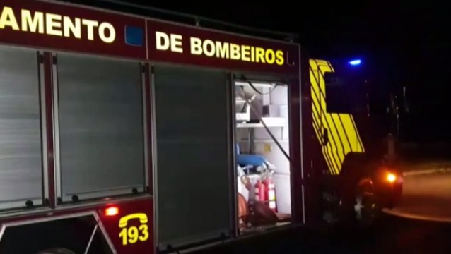 Corpo de Bombeiros é acionado para combater incêndio em vegetação na Rua Ataulfo Alves no Bairro Brasília