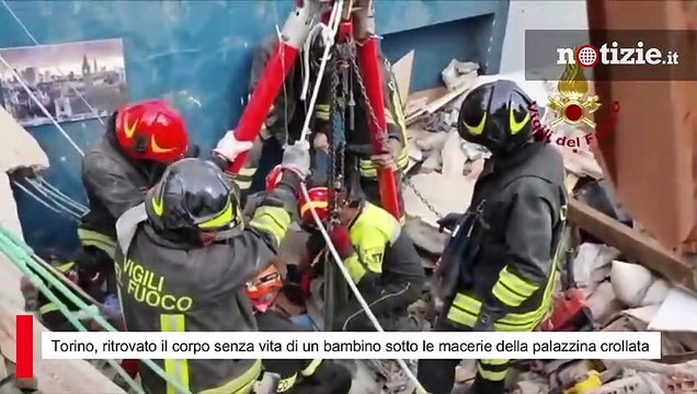 Torino, ritrovato il corpo senza vita di un bambino sotto le macerie della palazzina crollata