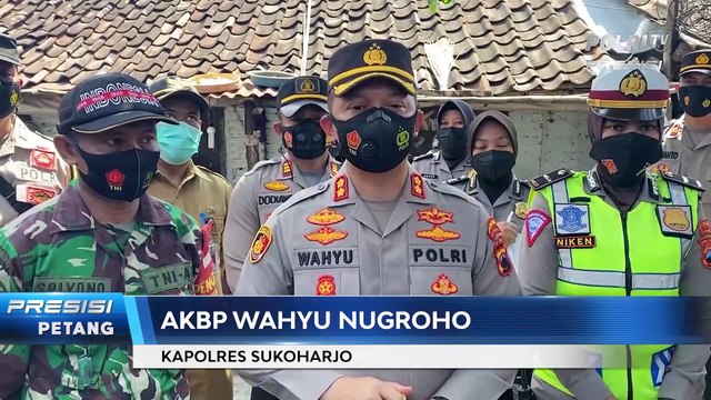 Kapolres & Polwan Polres Sukoharjo Bagikan Bansos di Pemukiman Padat Penduduk