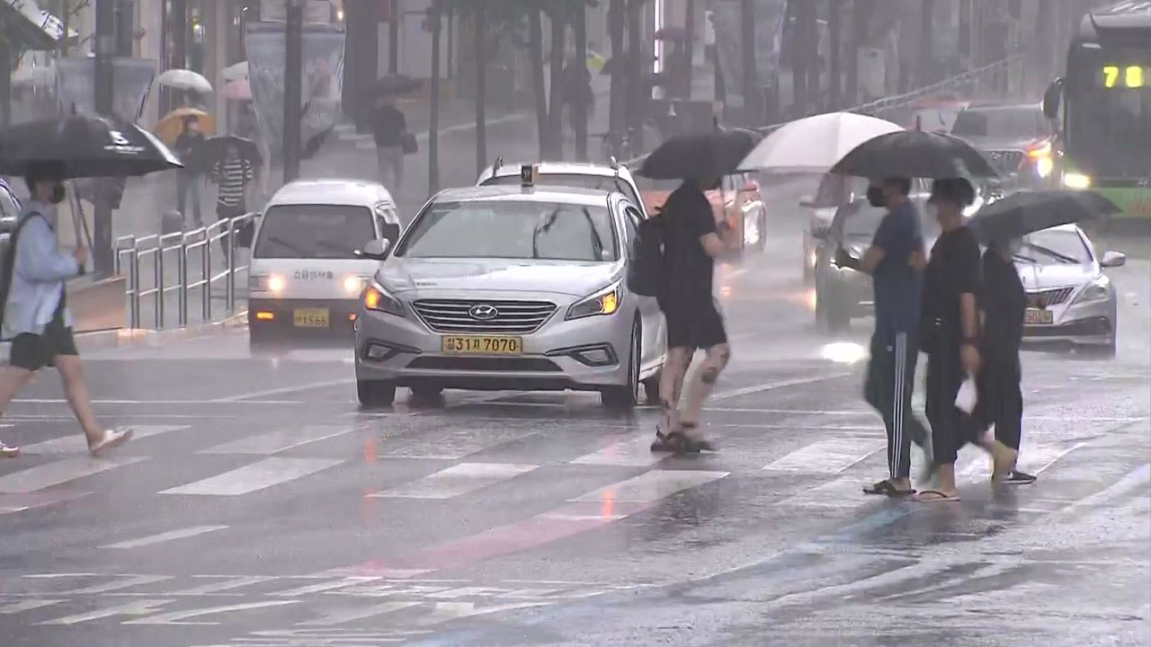 [날씨] 강한 저기압 유입, 전국 비...중부 최고 250mm↑ / YTN