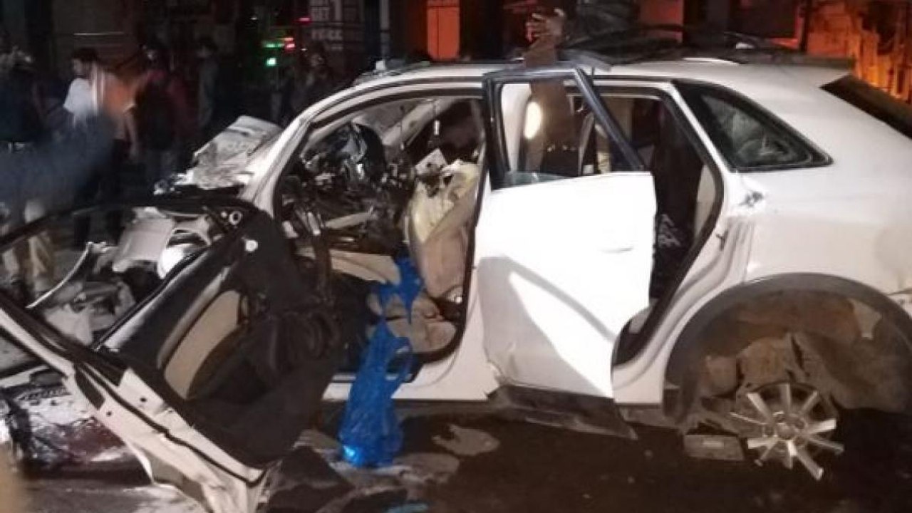 Bengaluru: Speeding Audi Q3 car hits pole, 7 ki...