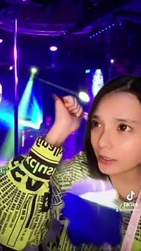 GIRLS SHARES HOW SIAM DIU CUSTOMERS AVOID HANGING FLOWER