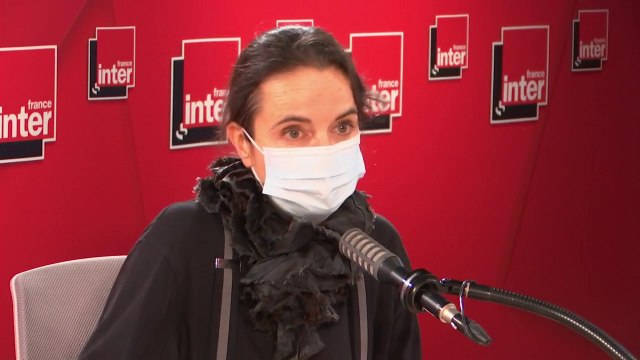 Amélie Nothomb : Il y a une très grande vitalité en moi, pas parce que je pense avoir des choses extraordinaires à construire, mais parce que vivre est en soi une grande mission. Je l'exprime en écrivant des livres.