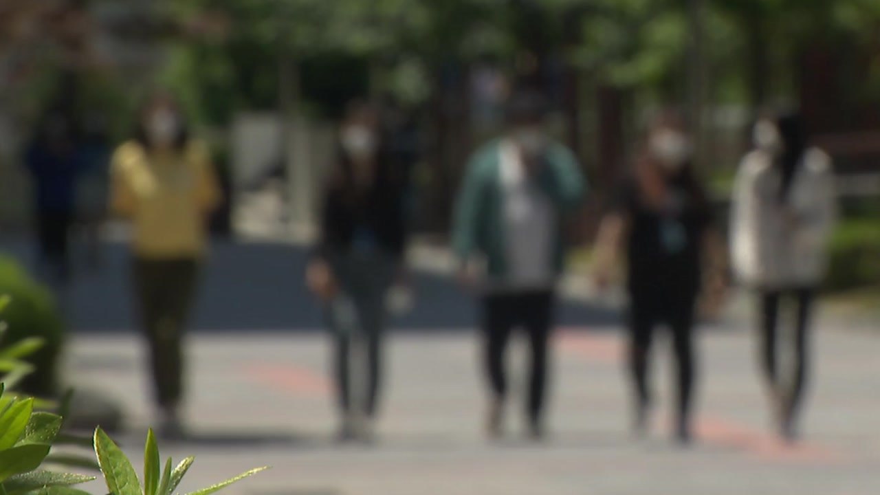 중위소득 200% 이하 가구 셋째 이상 등록금 전액 지원 / YTN
