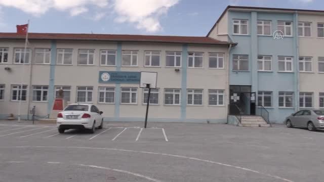 Okullarda temizlik ve dezenfekte çalışması yapılıyor