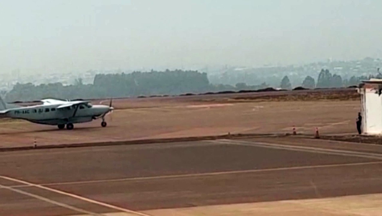 Avião da Polícia Federal realiza transferência de detentos no Aeroporto de Cascavel