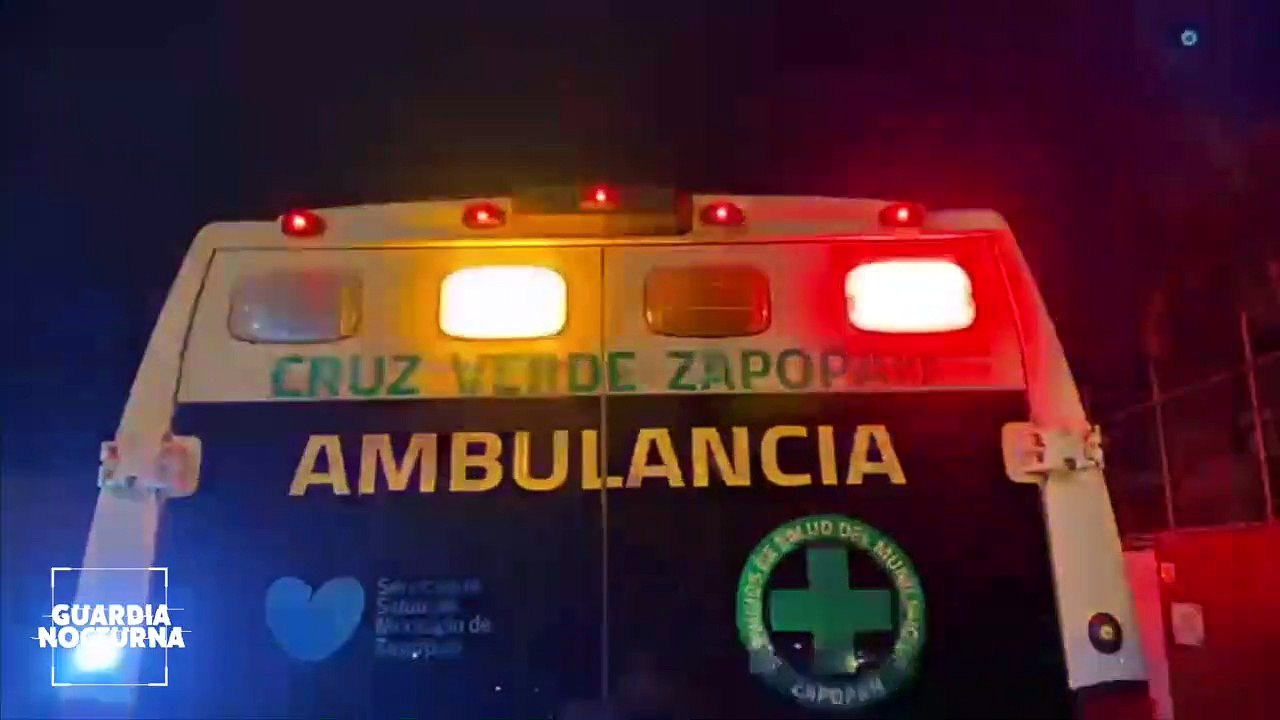 Conductora impactó su vehículo contra una palmera en la colonia Paseos del Sol de Zapopan