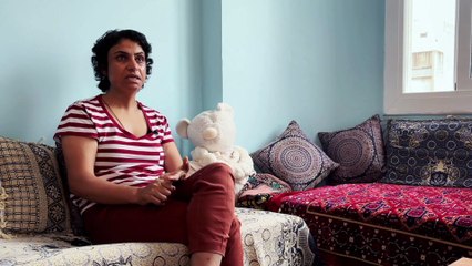 Escritora afegã no exílio tenta ajudar a resgatar pessoas do país natal