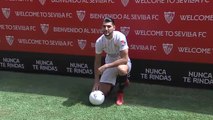 El Sevilla presenta a su nuevo fichaje: Rafa Mir