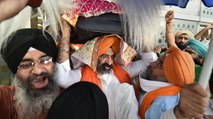 Guru Granth Sahib returns from Kabul, India stand in honour