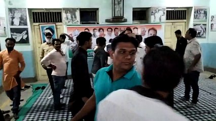 प्रदेश पदाधिकारियों के सामने भिड़े युवा कांग्रेसी