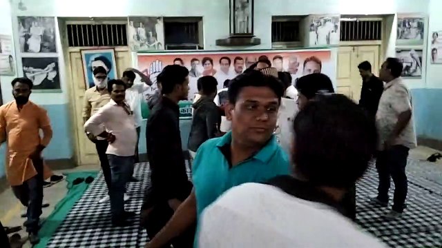 प्रदेश पदाधिकारियों के सामने भिड़े युवा कांग्रेसी