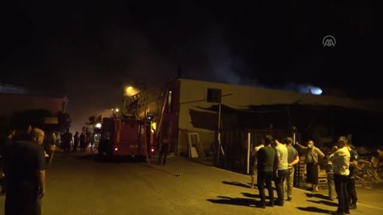 Alüminyum doğrama atölyesinde çıkan yangında hasar oluştu