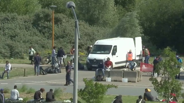 A Calais, les migrants espèrent rejoindre le Royaume-Uni