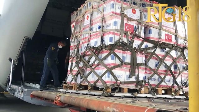 Aéroport international Toussaint Louverture akeyi yon avyon Turquie ki pote èd alimantè ak sanitè.