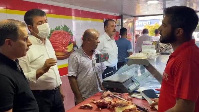 Yem fiyatları ateş pahası, köylü gebe süt ineklerini kestiriyor