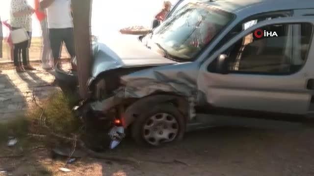 Otomobiller kafa kafaya çarpıştı: 8 yaralı