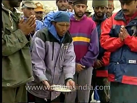 Army soldiers performing prayer before a mountaineering expedition