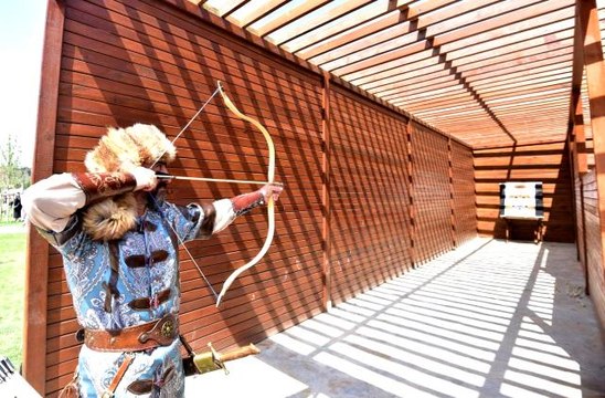 Ahlat'taki Malazgirt kutlamalarında okçuluk sporuna büyük ilgi