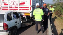 TEM'de otomobil tıra çarptı: 2 ölü