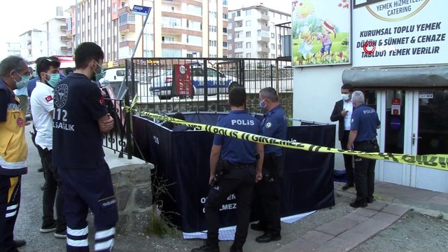 Emekliliğini 4 gün önce sosyal medyadan paylaşmıştı... Beline bağladığı iple evine girmeye çalışırken 3. kattan yere düşerek can verdi