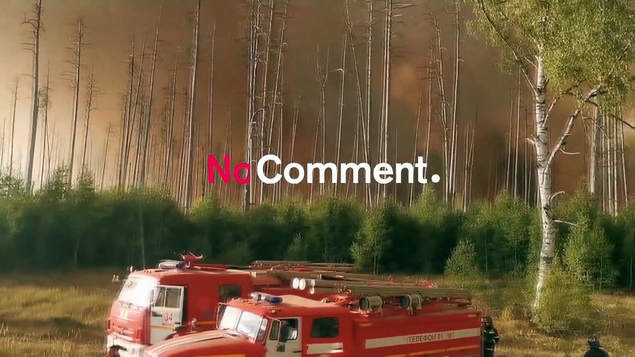 Russia: Firefighters trapped in fire manage to escape from forest.