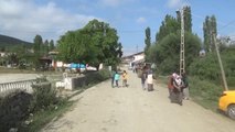 Mobil aşı ekipleri, köy köy dolaşarak vatandaşlara Kovid-19 aşısı yapıyor