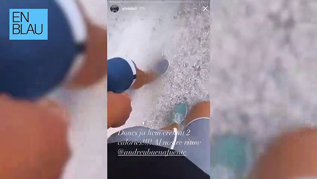 Silvia Abril i Andreu Buenafuente agafats de la mà caminant