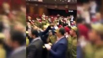 Ermenistan parlamentosunda kavga; milletvekillerini askerler ayırdı