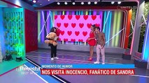 Humor: El fan enamorado de Sandra llegó para suplicarle que no se case