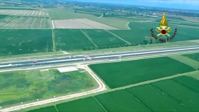 Incendio autocisterna sull'Autostrada A4, nei pressi di Portogruaro. Intervento dei Vigili del Fuoco - VIDEO