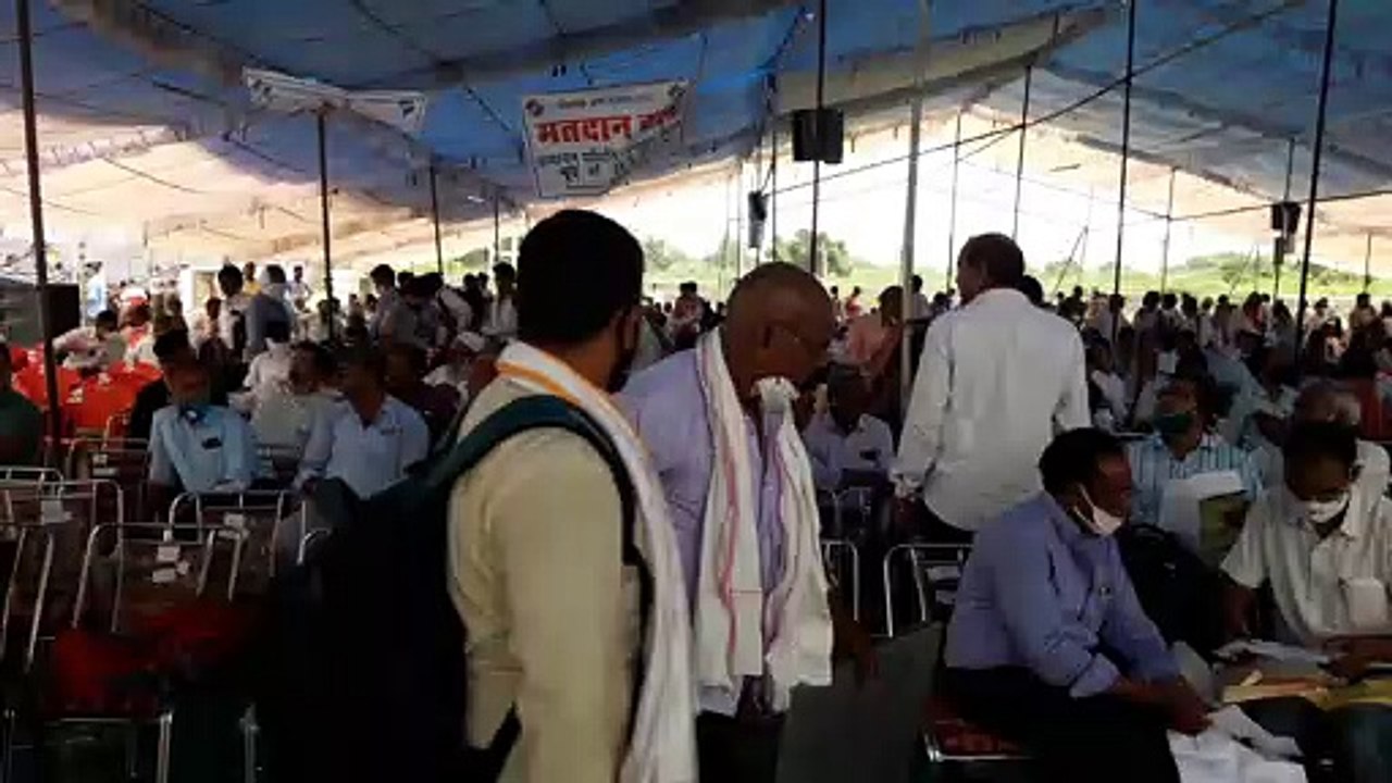 कोरोना गाइडलाइन की पालना के साथ कराए मतदान