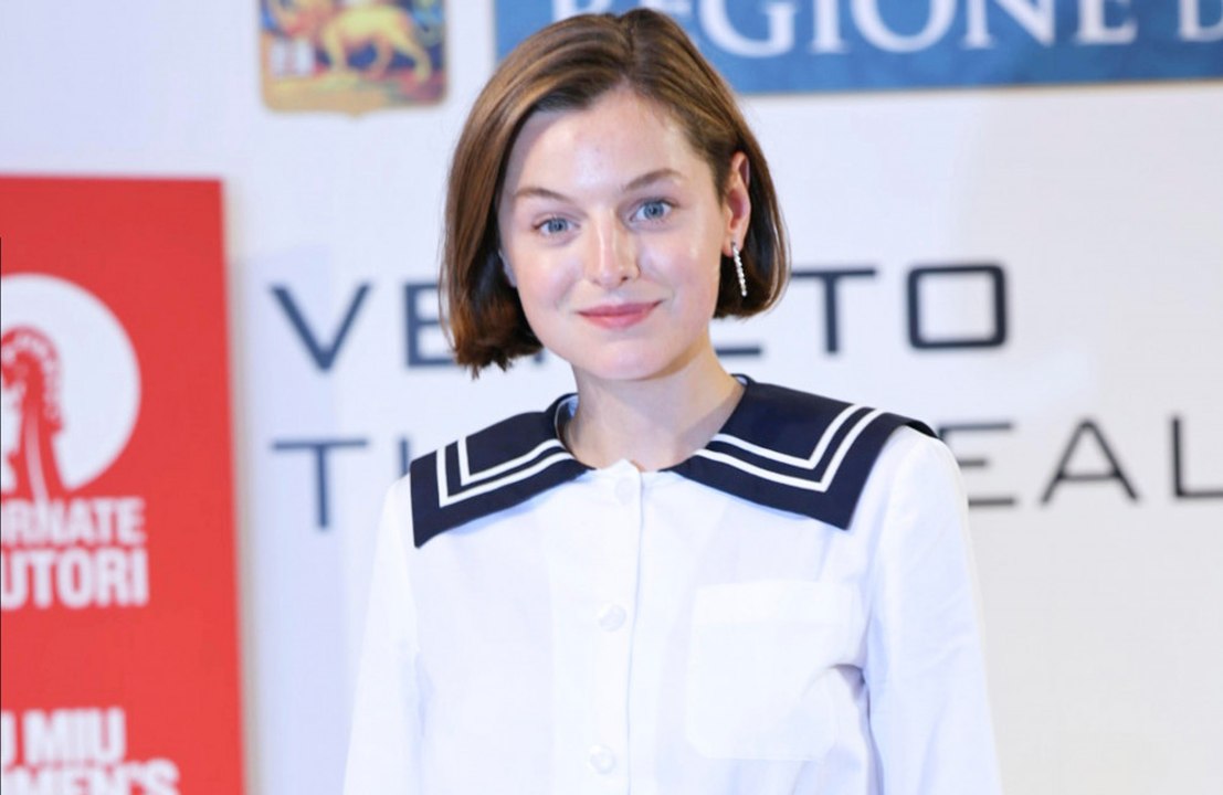Emma Corrin will authentisch bleiben