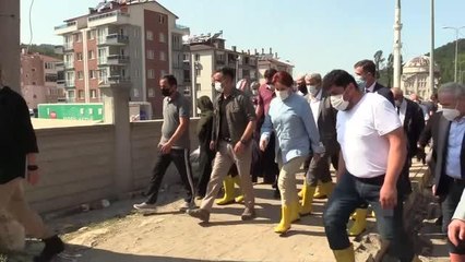 KASTAMONU - İYİ Parti Genel Başkanı Akşener, sel bölgesi Bozkurt'u ziyaret etti