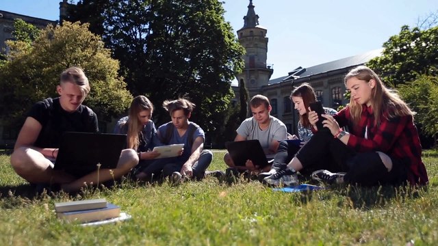 160) Cours d'économie générale. Chapitre 160) L'echec économique du gouvernement Pierre Mauroy, ou la fin du Keynésianisme