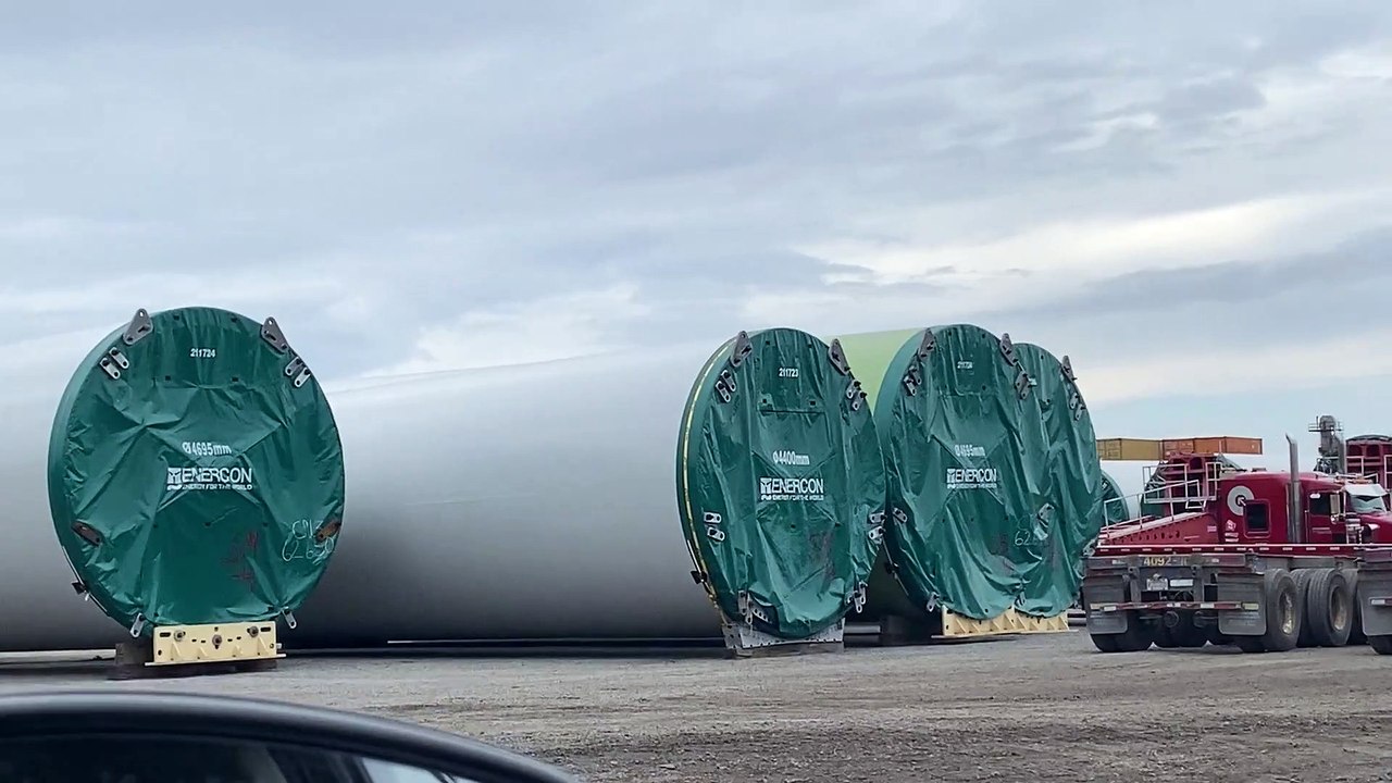 Les cylindres d'acier qui forment les tours (Le Reflet - Guillaume Gervais)