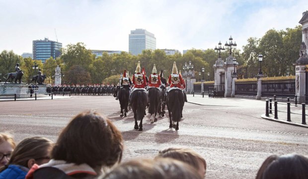 Buckingham Palace Brings Back the Changing of the Guards After 17 Months