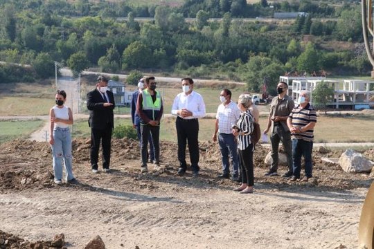 Bolu Valisi Ümit, Köroğlu Millet Bahçesi ve olimpik yüzme havuzu inşaatlarında incelemede bulundu