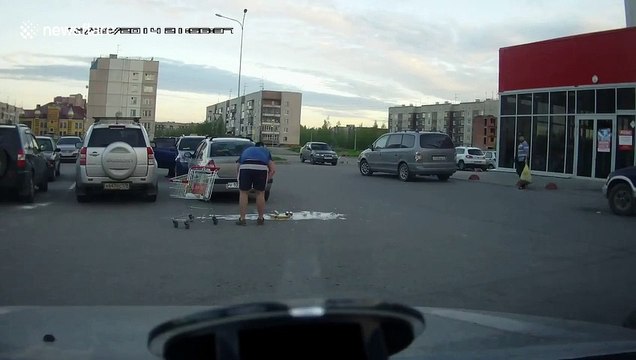 Ne jamais jouer avec le caddie au supermarché... Gamelle douloureuse