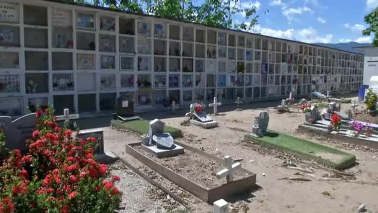 Un plan nacional trata de identificar a las víctimas enterradas de forma anónima en los cementerios de Colombia