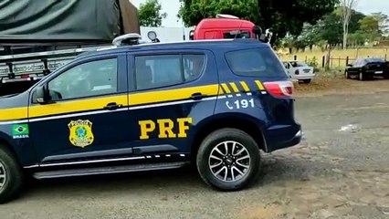 PRF apreende caminhão com 300 mil maços de cigarros em Cafezal do Sul