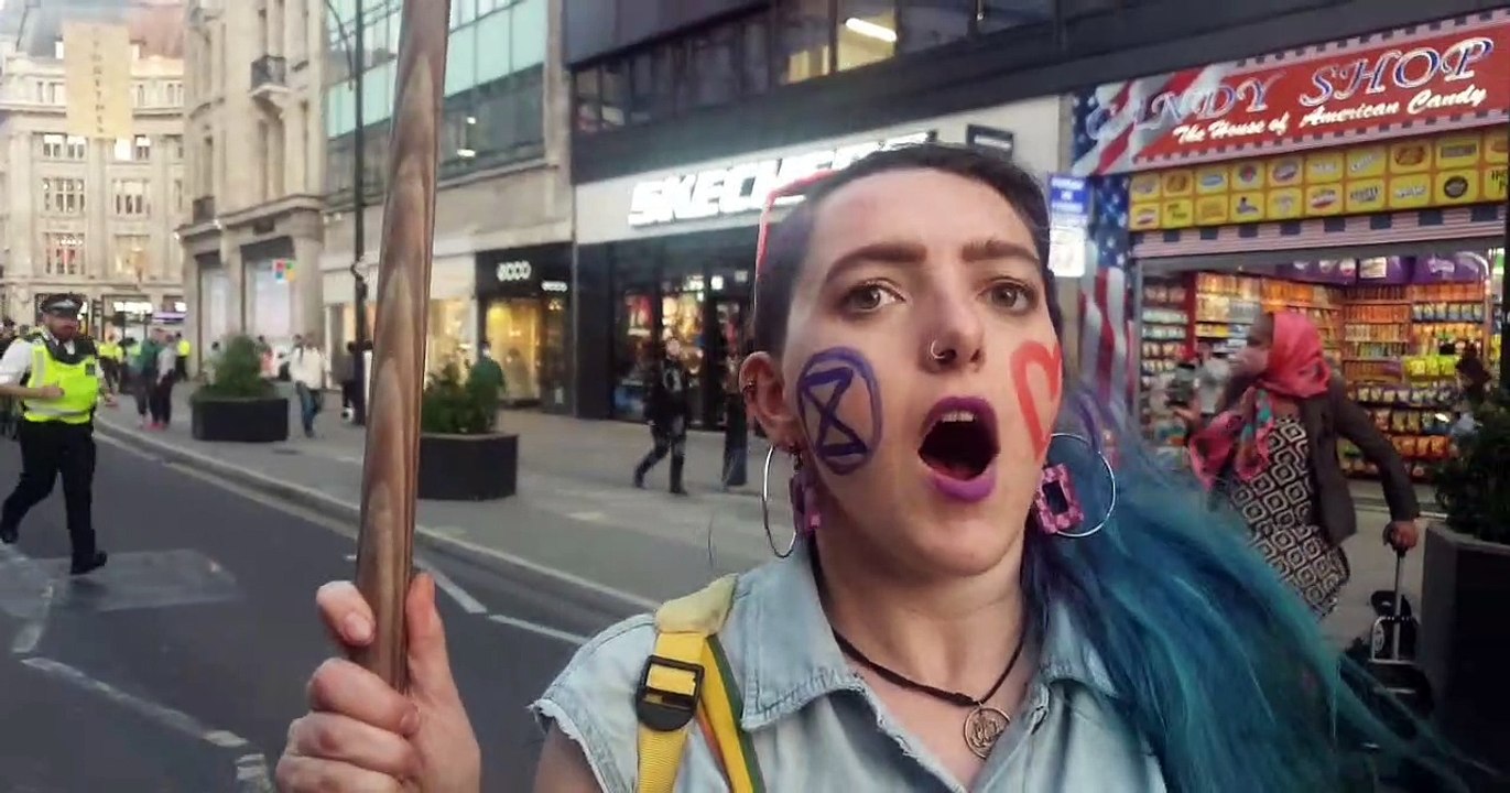 The Andrew Eborn show Extinction Rebellion Oxford Circus London 25 08 21 10000000_820098405368480_8406813019912950189_n