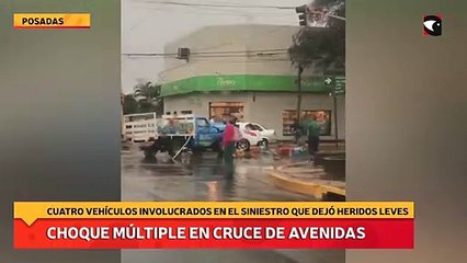 Choque múltiple en cruce de avenidas
