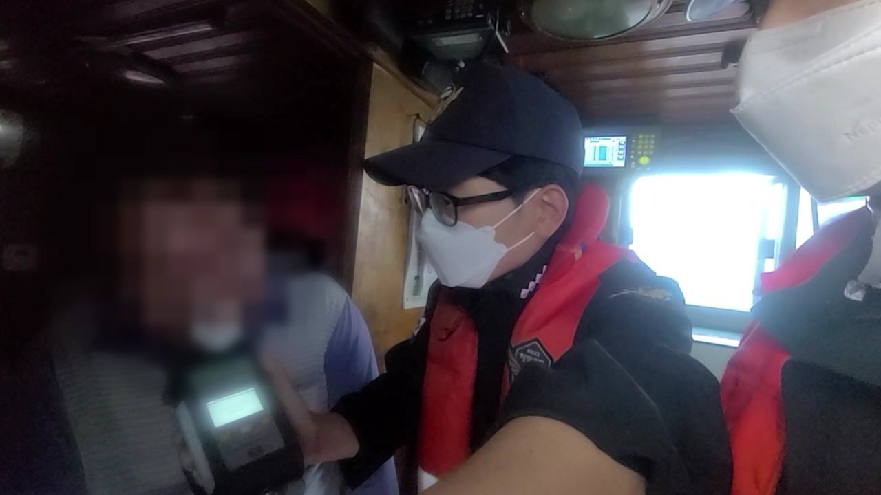 태풍 때문에 출항 통제됐는데 '음주 운항'...어선 선장 적발 / YTN
