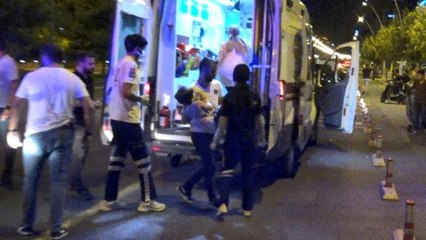 Husumetlilerini tarayan saldırganlar, yoldan geçen baba ve oğlunu da yaraladı