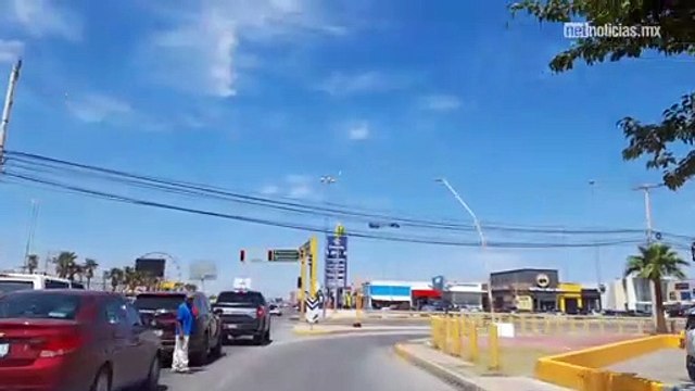 Maestros desempleados buscan ingresos como choferes por aplicación