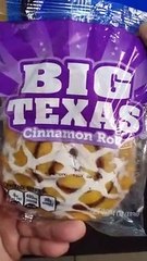 Big Texas Pan de canela glaseado muy dulce para comerlo con cafe  un regalo que me dio mi esposa y todo estaba delicioso