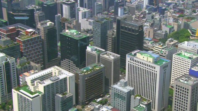 한은, 올해 성장률 전망 4% 유지...물가는 2.1%로 올려 / YTN