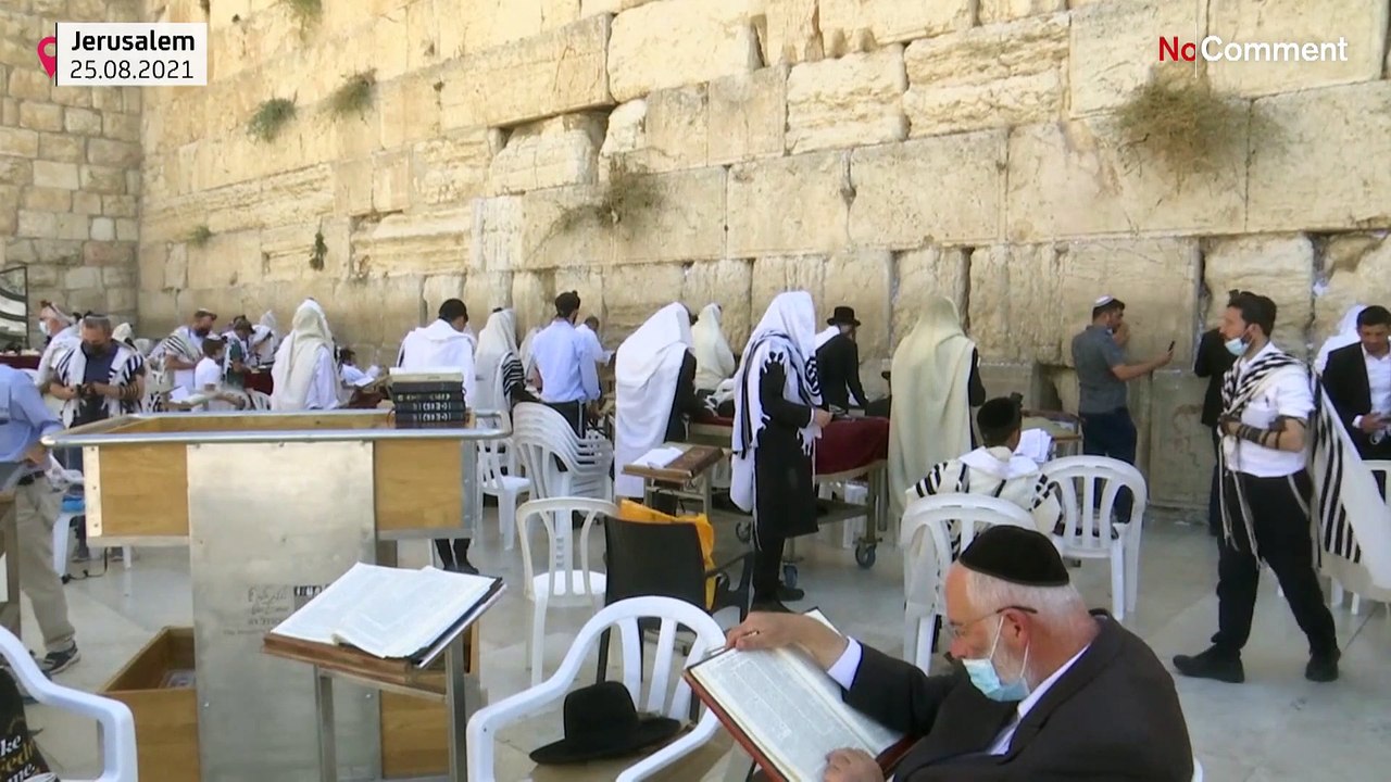 شاهد: تنظيف "حائط المبكى" في القدس قبل رأس السنة اليهودية الجديدة