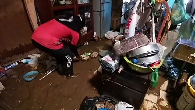 In Kedah, Yan resident salvages what's left after flash floods